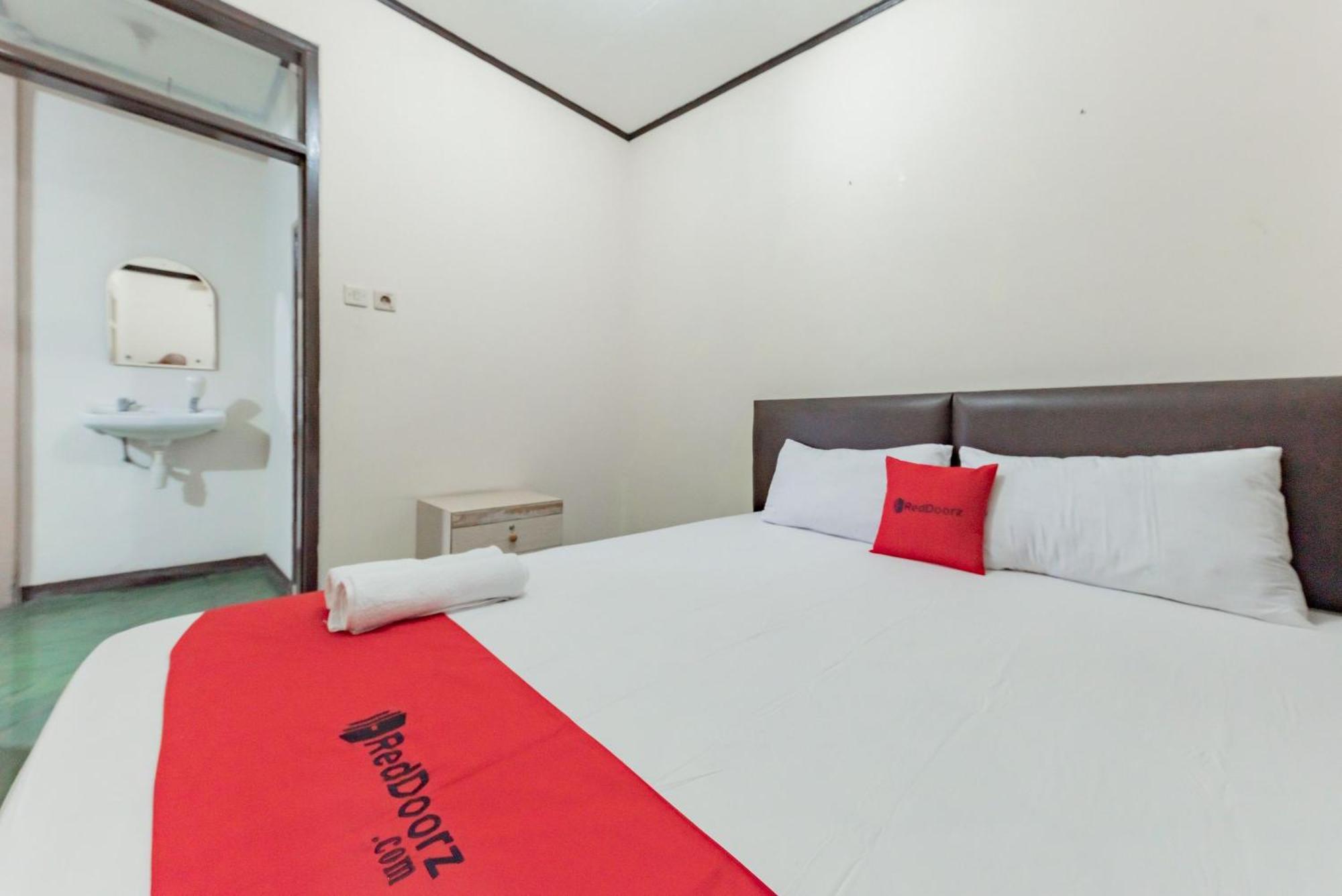 Hotel Reddoorz Near Cikole Lembang Exterior foto