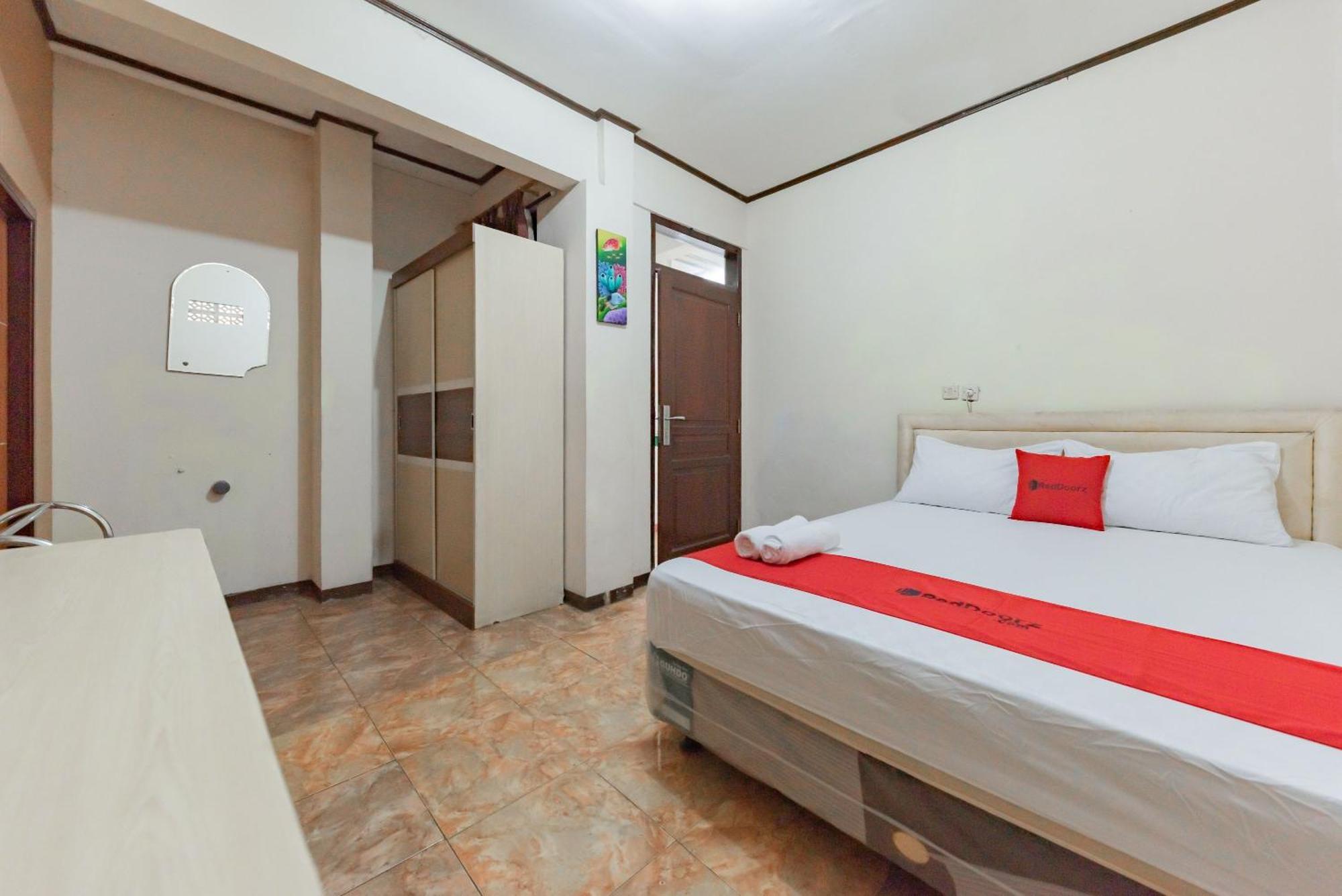Hotel Reddoorz Near Cikole Lembang Exterior foto