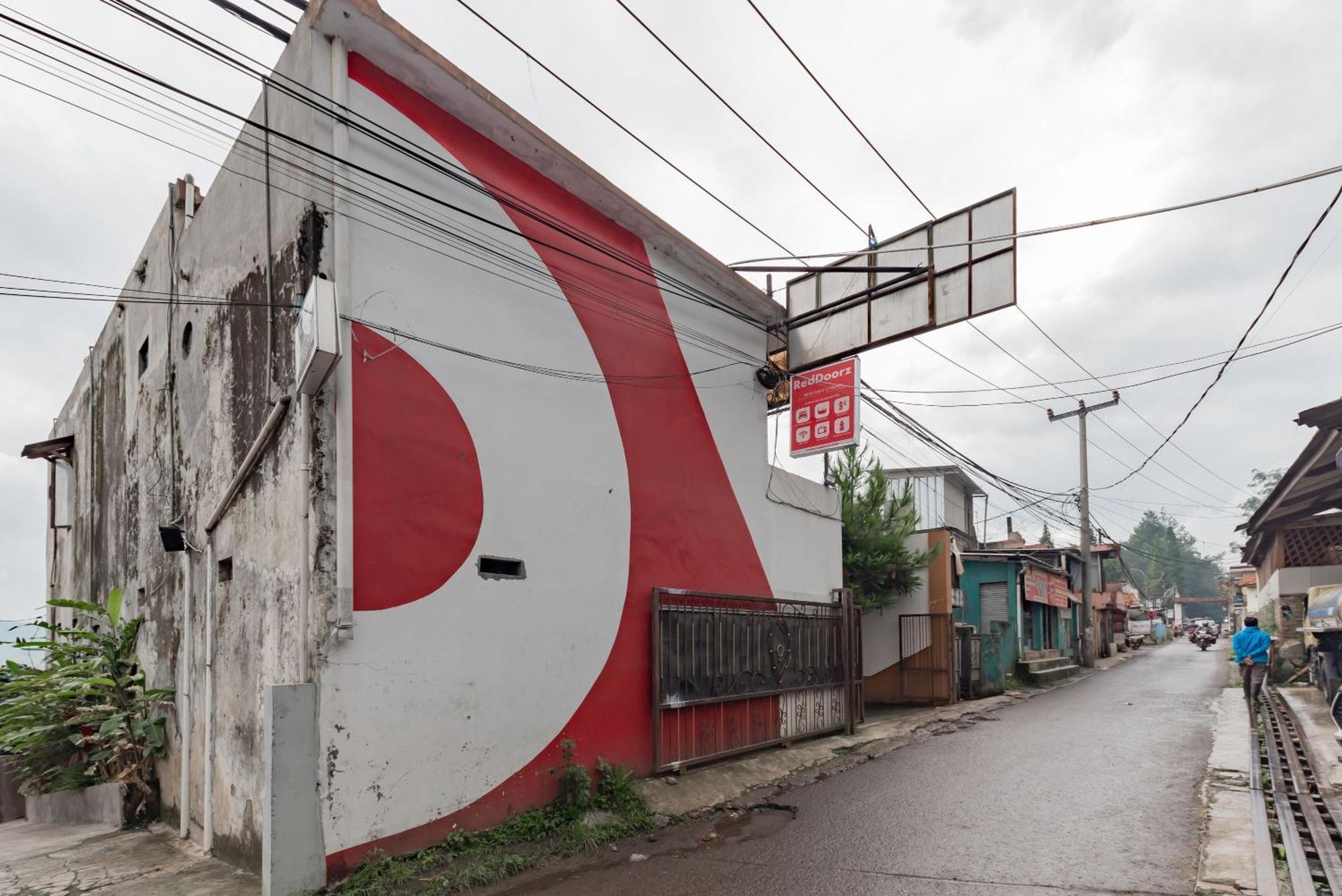Hotel Reddoorz Near Cikole Lembang Exterior foto