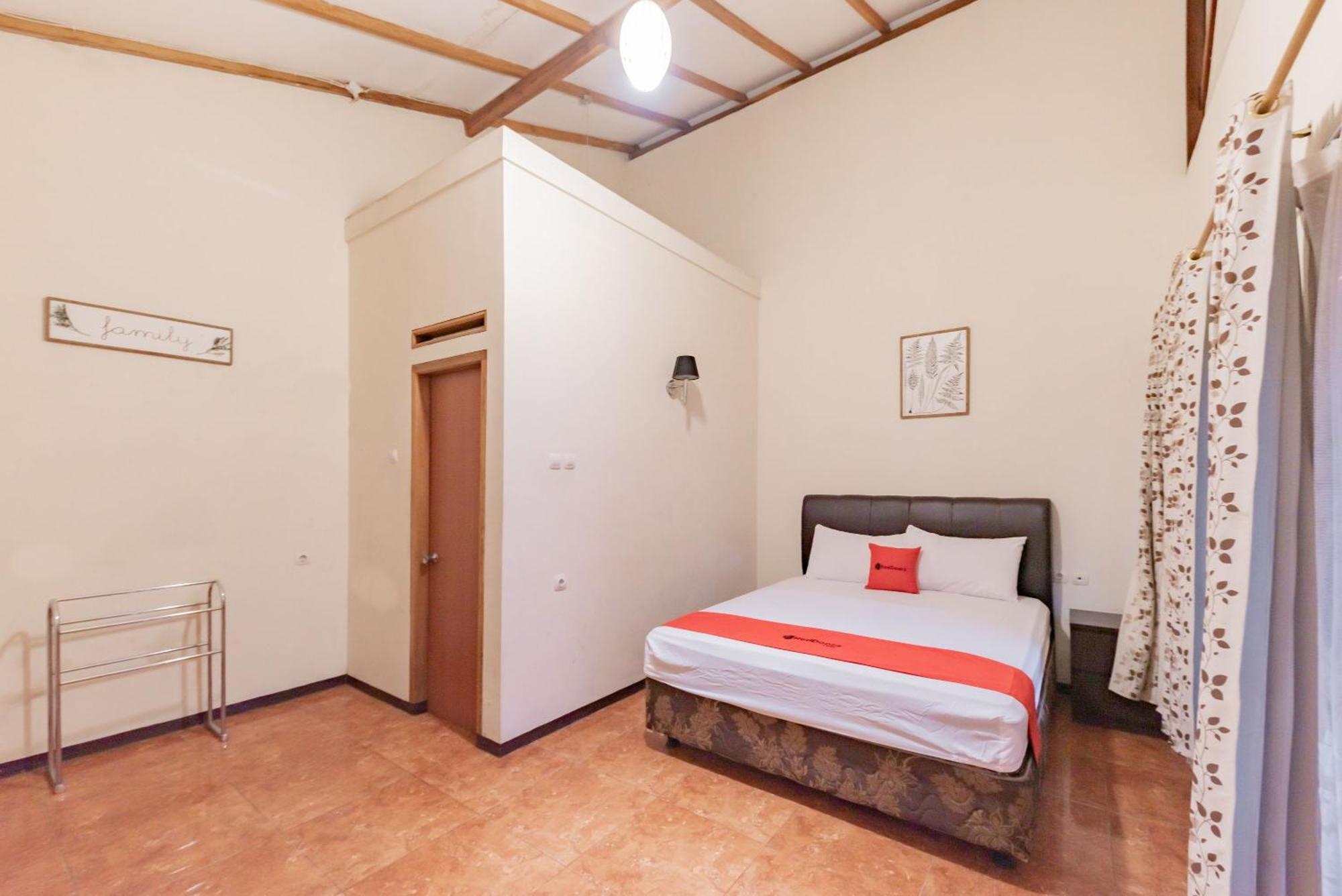 Hotel Reddoorz Near Cikole Lembang Exterior foto