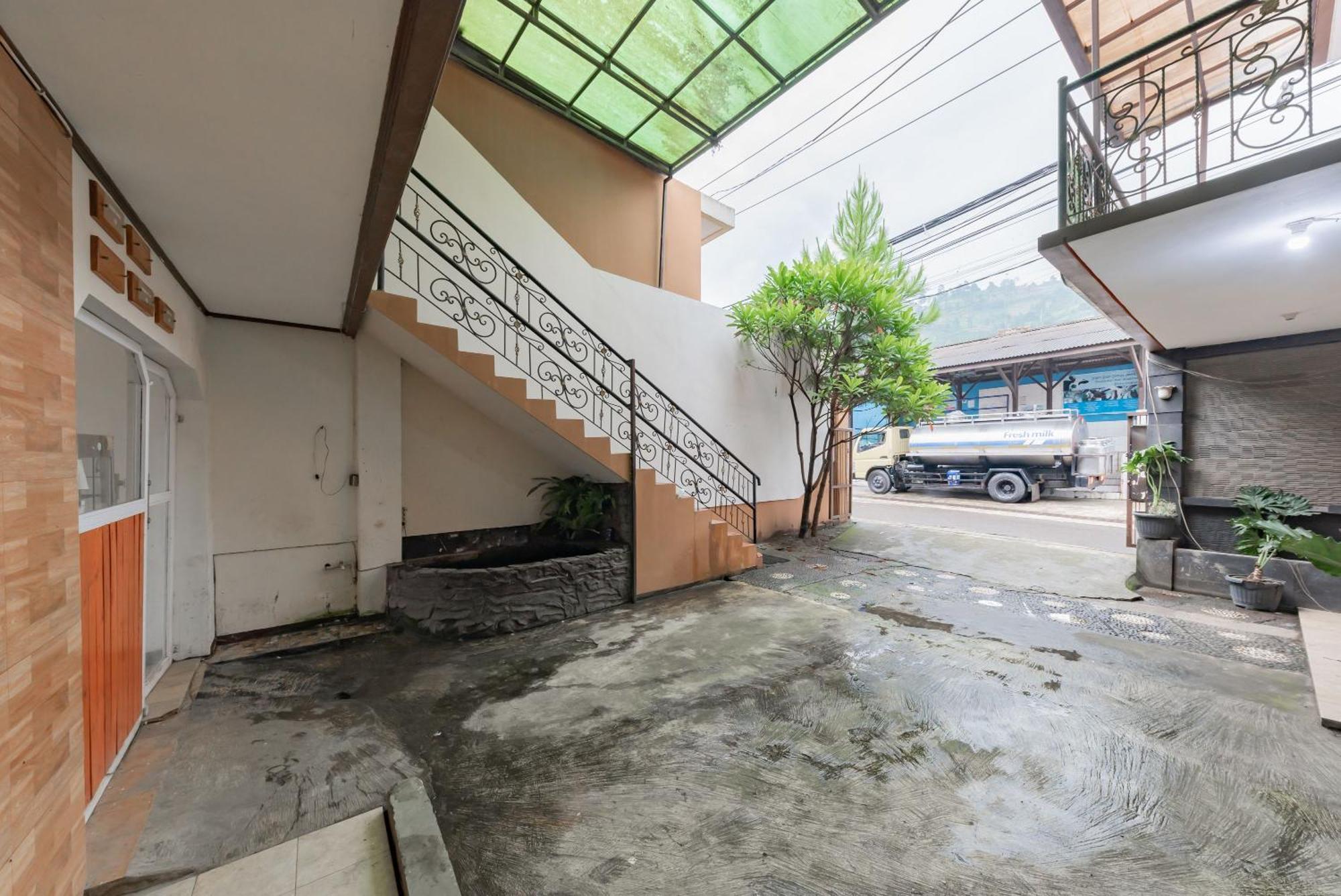 Hotel Reddoorz Near Cikole Lembang Exterior foto