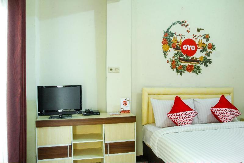 Hotel Reddoorz Near Cikole Lembang Habitación foto