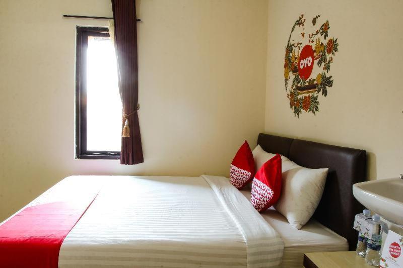 Hotel Reddoorz Near Cikole Lembang Habitación foto
